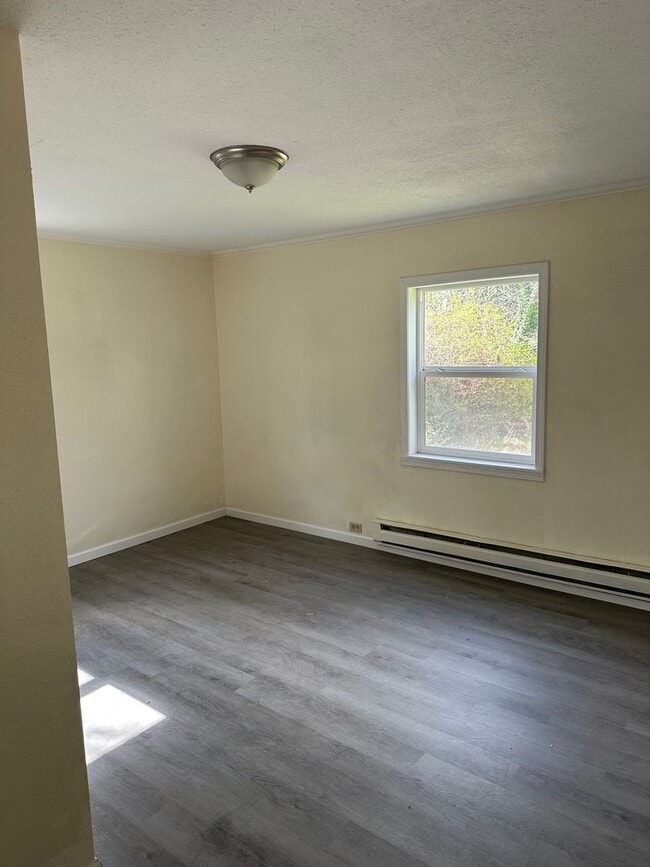 Building Photo - North Gate - Cozy 2 bed/ 1 bath house with huge front/back yard!
