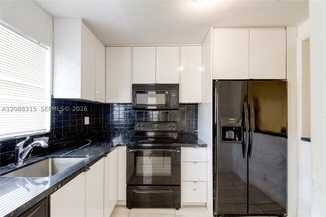 Building Photo - 5160 SW 40th Ave