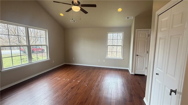 Building Photo - 77 Ingleborough Dr