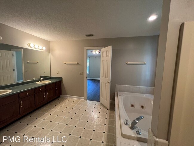 Building Photo - 4 br, 2 bath House - 1001 Chase Ct