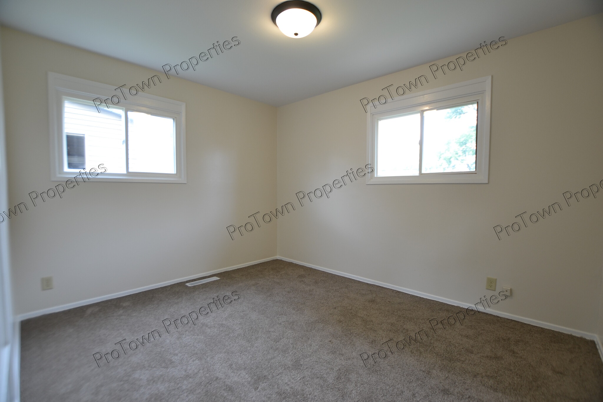 Building Photo - 2215 Webster Ave