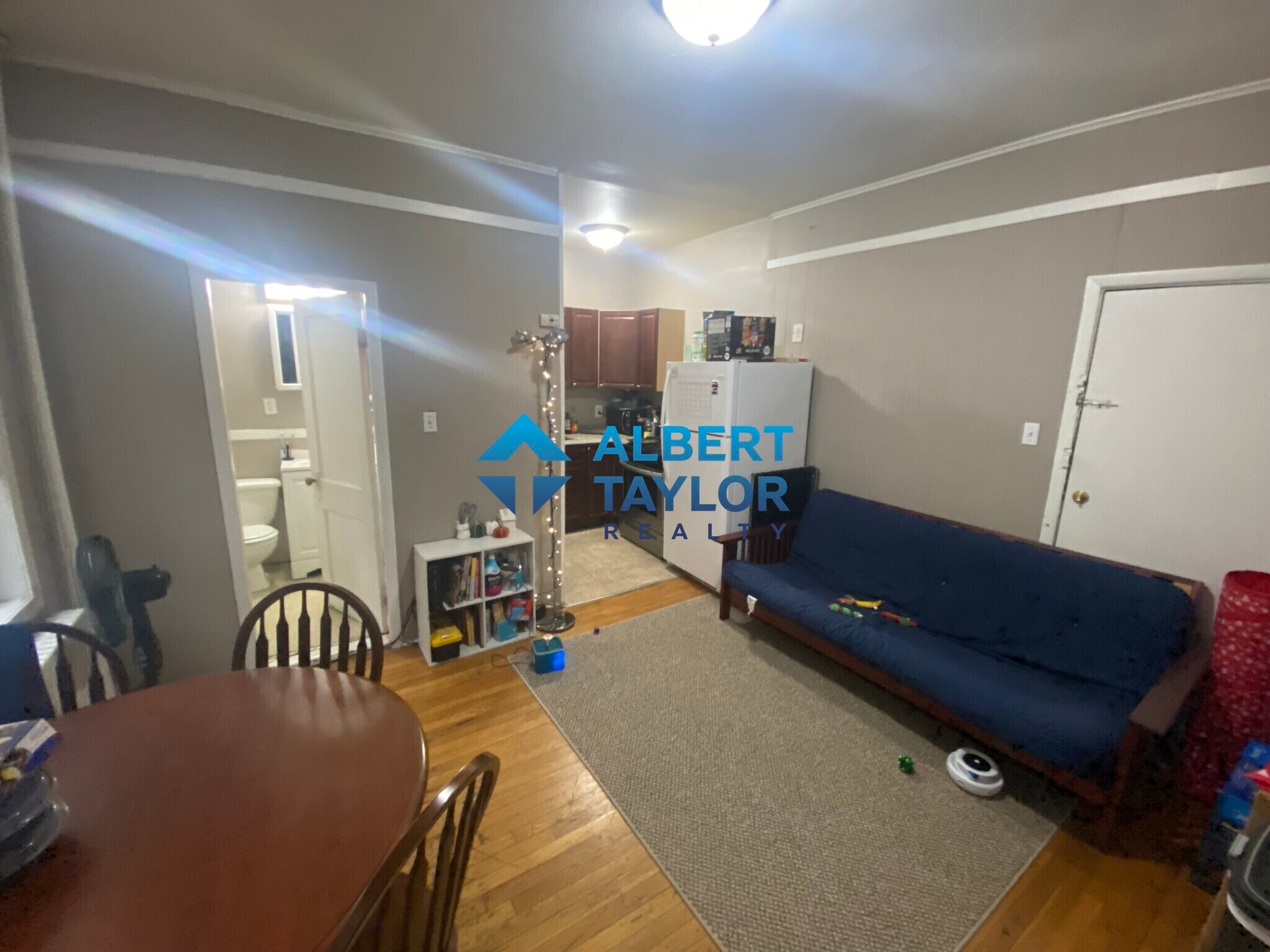 Building Photo - 466 Park Dr