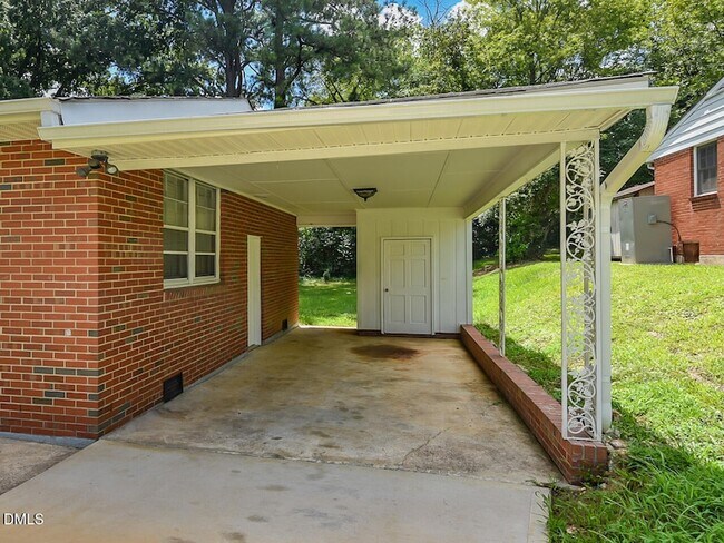 Building Photo - 852 Hadley Rd
