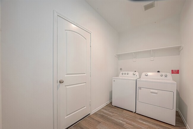 Building Photo - 5630 Avalon Woods Dr