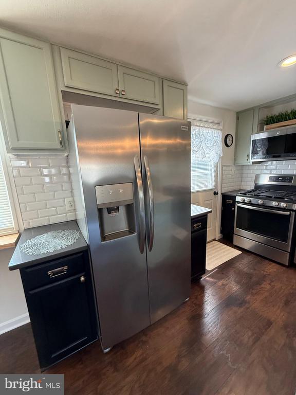 Building Photo - 5079 Macnamara Dr