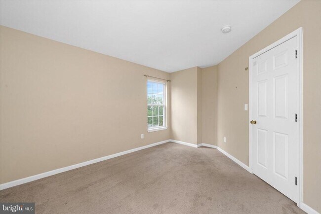 Building Photo - 228 Ariel Ave