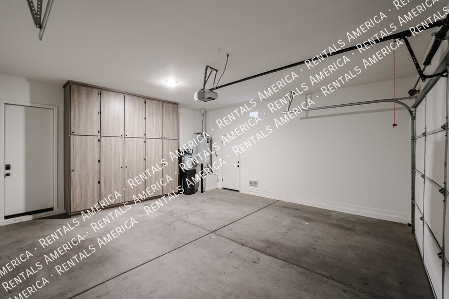 Building Photo - 22700 E Arroyo Verde Dr