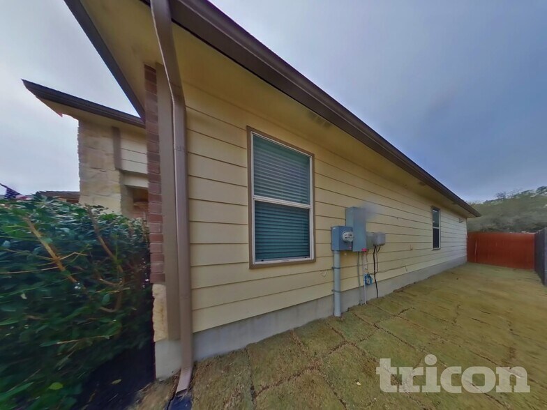 Building Photo - 13271 Cipresso Palco