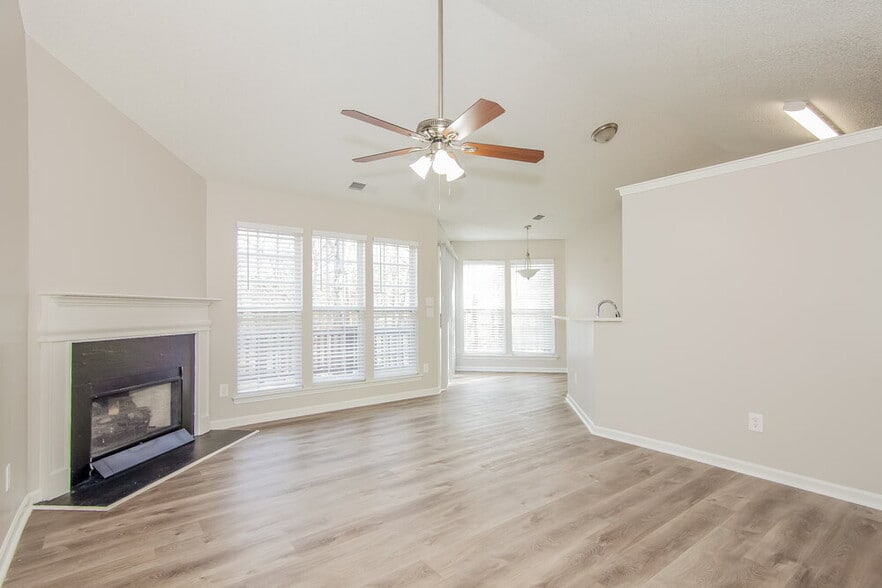 Building Photo - 105 Silverleaf Ct