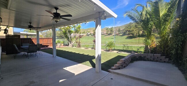 Building Photo - Pristine Chapman Heights Home on Golf Course!