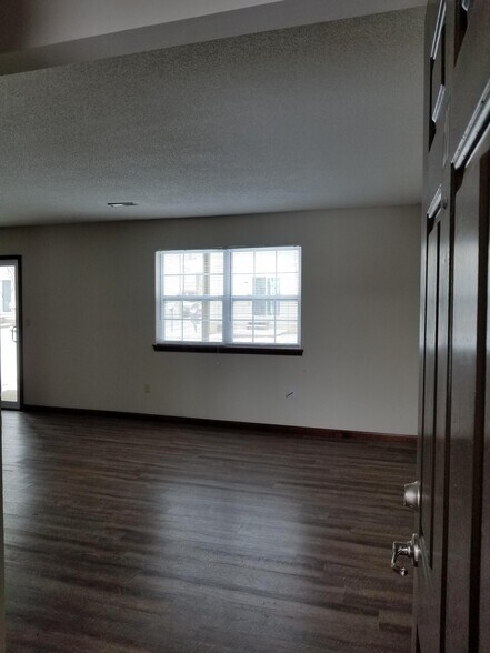 Building Photo - 9 Cherry Tree Ln