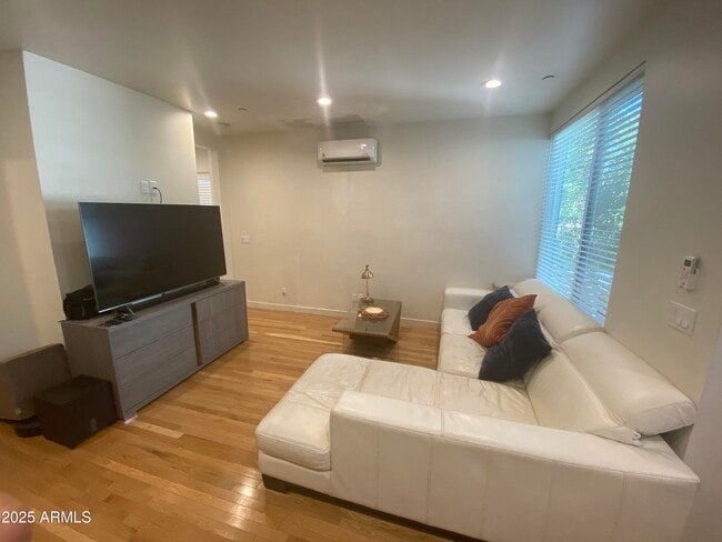 Building Photo - 528 W Culver St