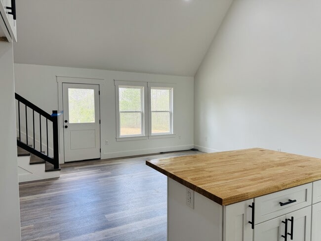 Building Photo - 221 Sheffield Dr