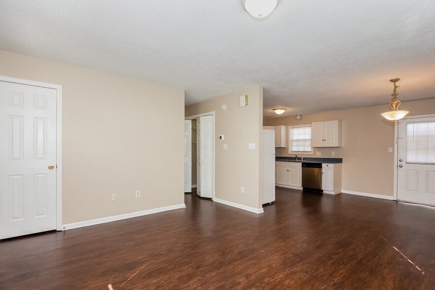 Building Photo - 103 Doree Ln