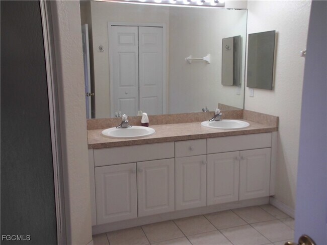 Building Photo - 845 Wolverine St E