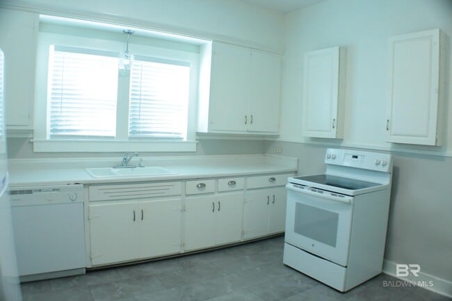 Building Photo - 207 NW 1st St