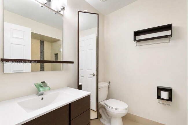 Building Photo - 2561 W 60th Pl