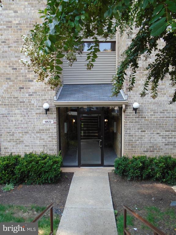 Building Photo - 10572 Twin Rivers Rd