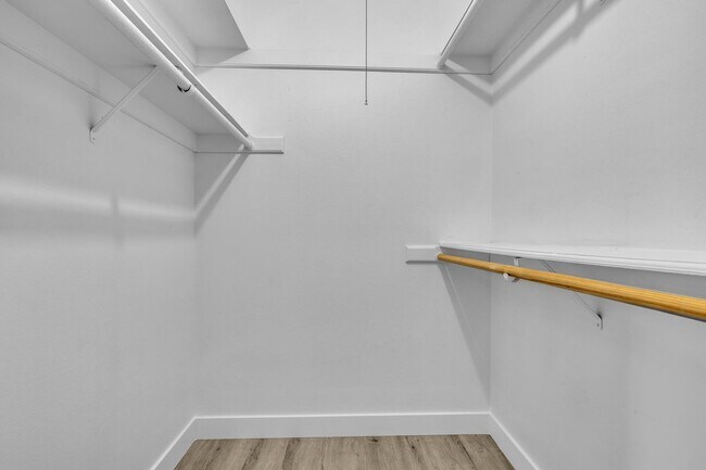 Building Photo - ASU 5 BEDROOM/ 2 BATH WITH POOL!!