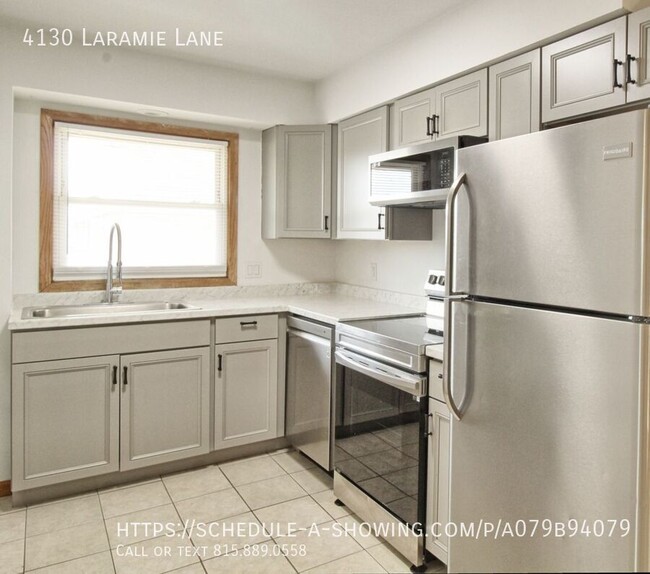 Building Photo - Newly Renovated 2 Bedroom Apt with Washer/...