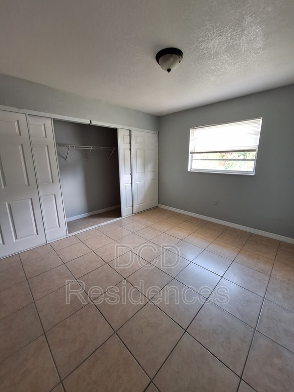 Building Photo - 612 Sally Ln S