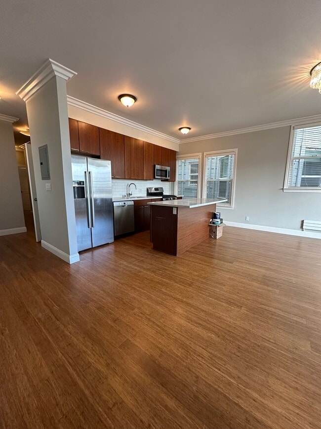 Building Photo - Spacious Nob Hill 3 BD/ 2 Bath Flat with Shared Roof-deck! Gorgeous City and Bay Views!!