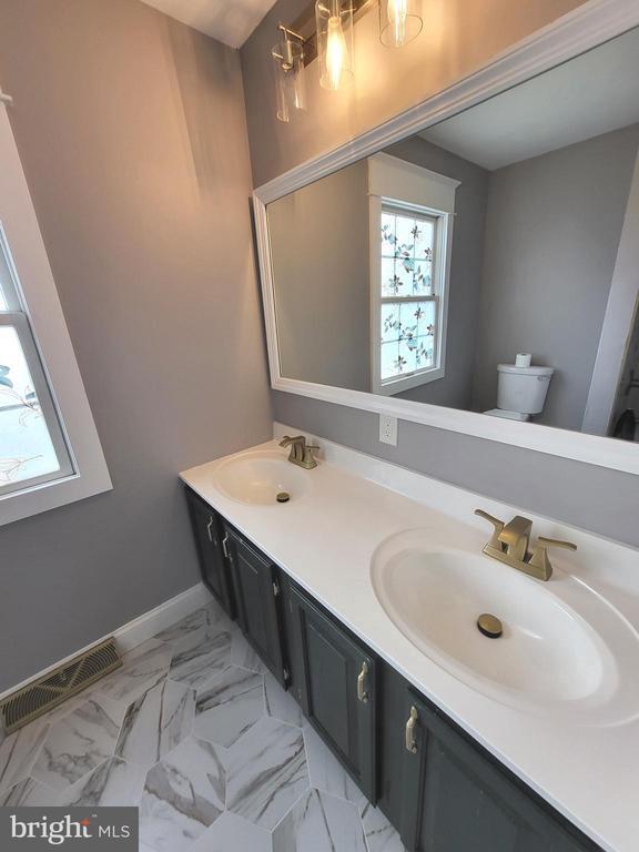 Building Photo - 446 Crosswinds Dr