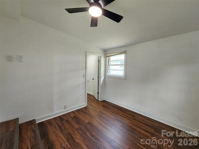 Building Photo - 1208 N Juniper Ave