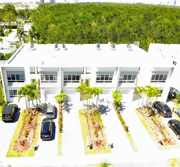 Building Photo - 2465 NE 135th St