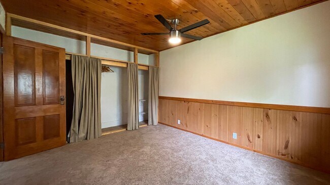Building Photo - Quaint House close to the Foothills