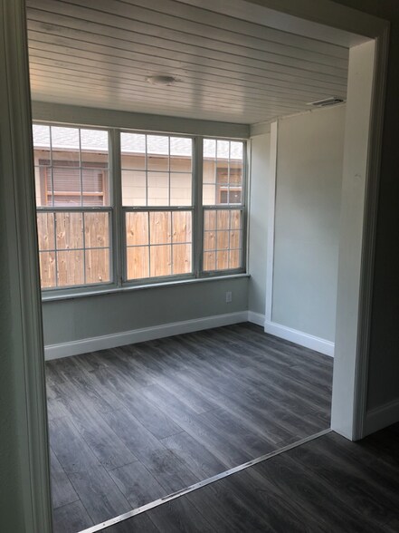 Building Photo - 1445 12th Ave S