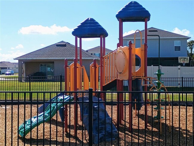 Building Photo - 1925 Chautauqua Ln