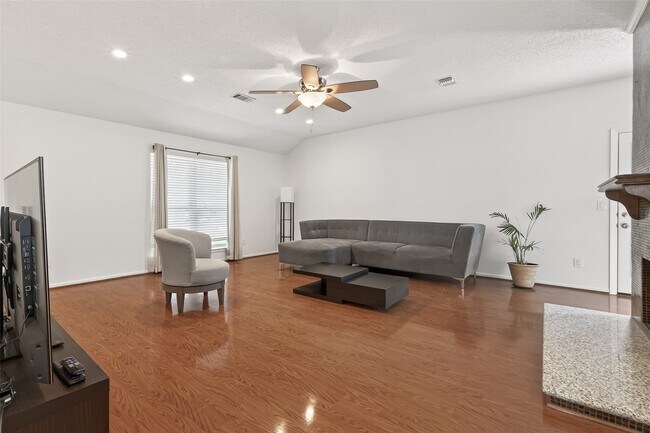 Building Photo - 1506 Apple Park Dr