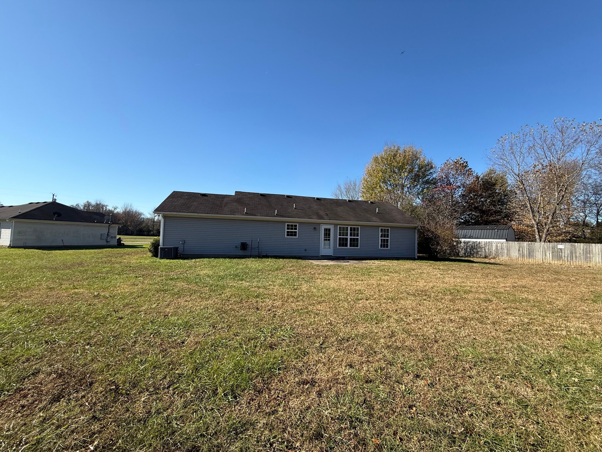 Building Photo - 406 Silver Lakes Ct