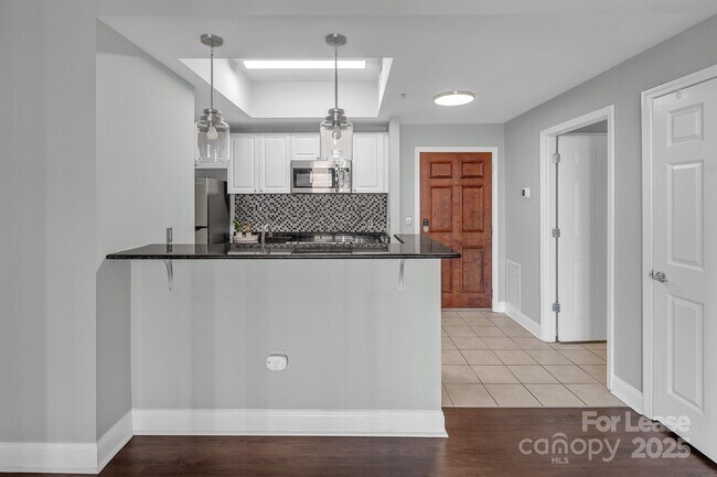 Building Photo - 300 W 5th St