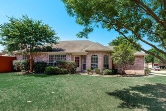 Building Photo - 2323 Brookview Dr