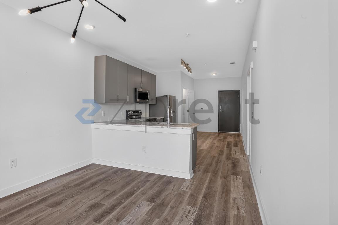 Building Photo - Unit 403