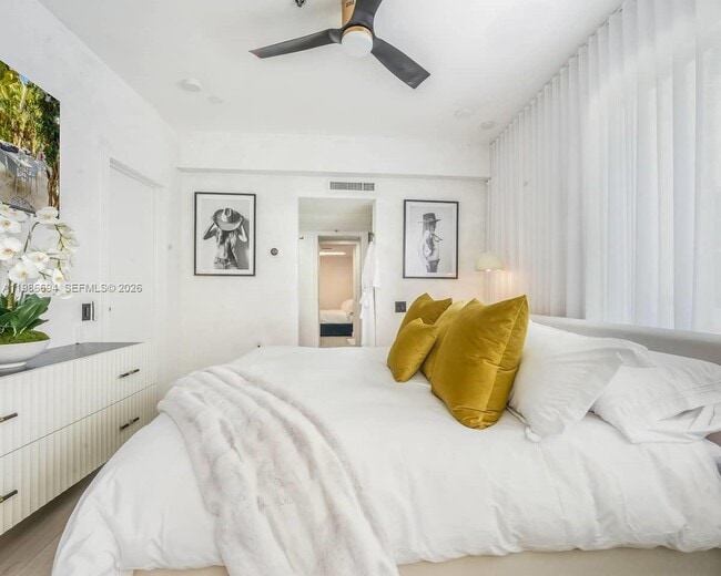 Building Photo - 100 Collins Ave