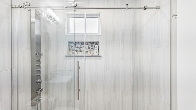 Building Photo - Luxury Fishtown Apartment With Parking!