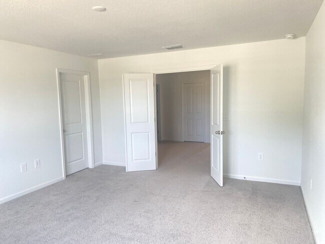 Building Photo - New 3/2.5 End Unit Townhouse!
