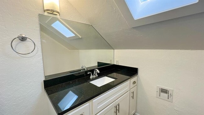 Building Photo - 8401 Azurewood Dr