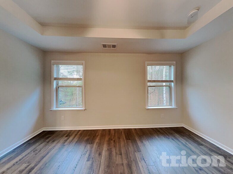 Building Photo - 305 Knowles Pl