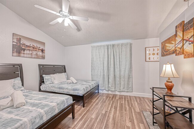 Building Photo - 11618 Corona Ln