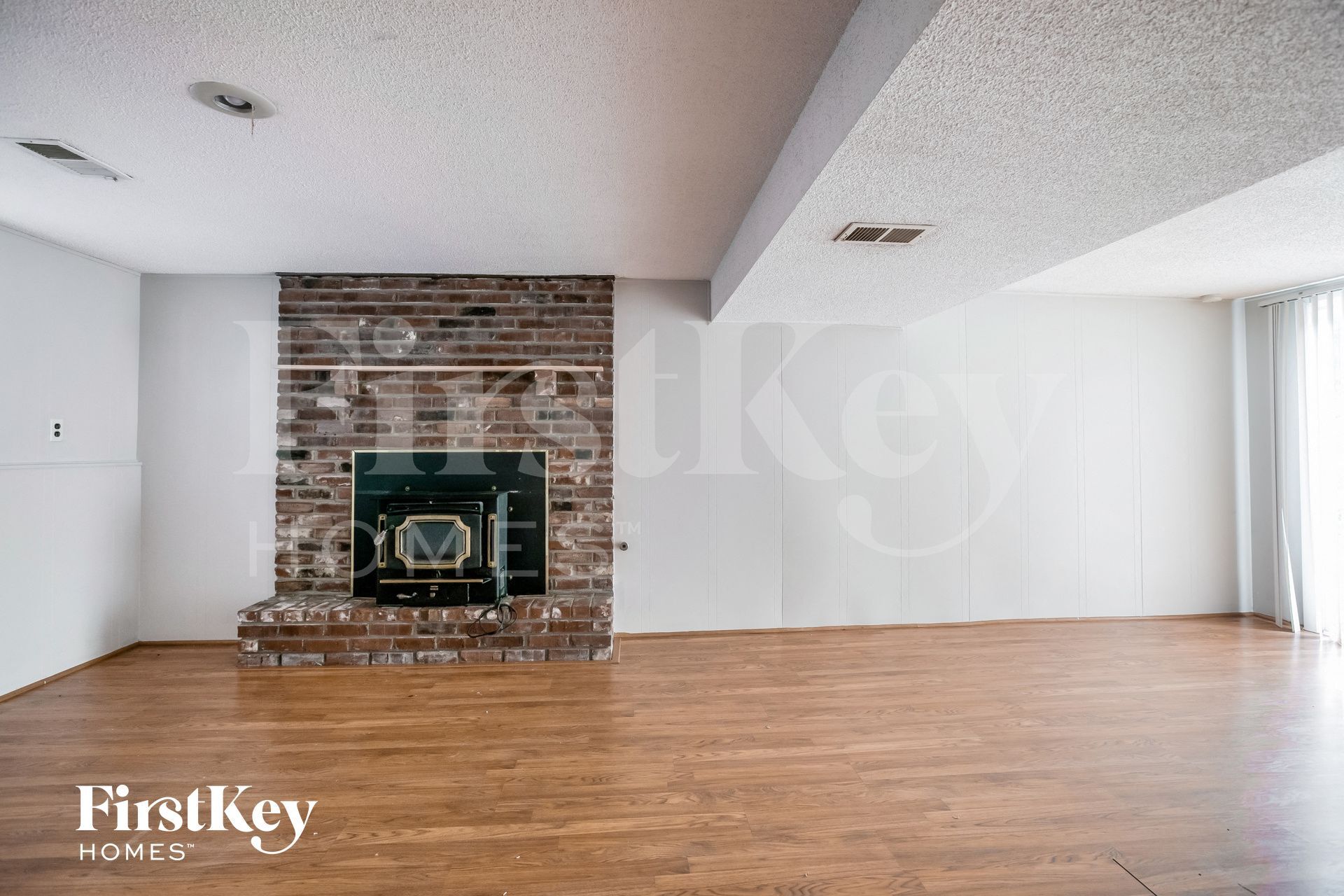 Building Photo - 606 NE Park Cir