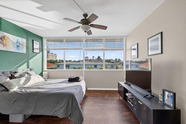 Building Photo - 1531 SE 15th St