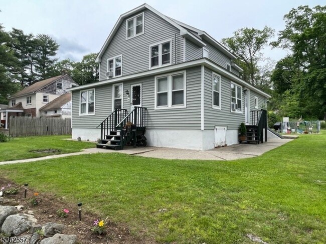 Primary Photo - 24 Colfax Ave