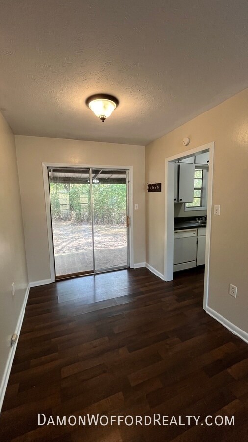 Building Photo - 242 Old Town Crossing