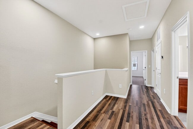 Building Photo - 2833 Troubadour St