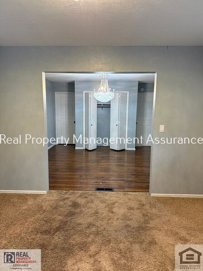 Building Photo - 324 SW Frenwood Way