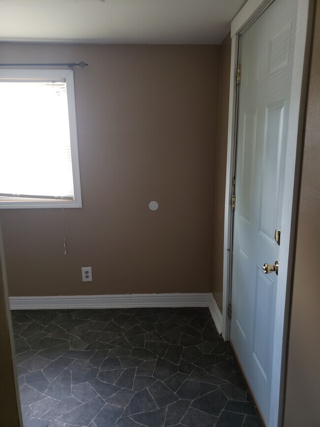 Building Photo - 608 W South St